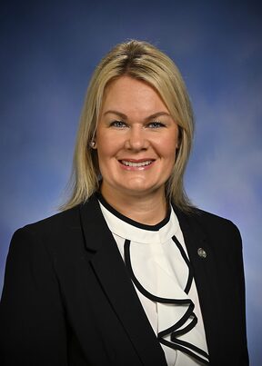 Photo of Rep. Rachelle Smit